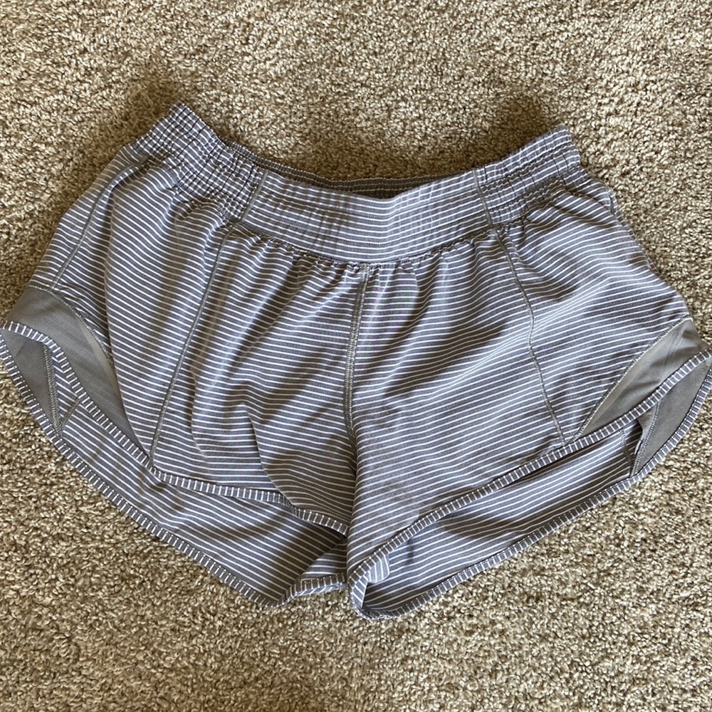 Lululemon Hotty Hot short low rise 2.5' shorts